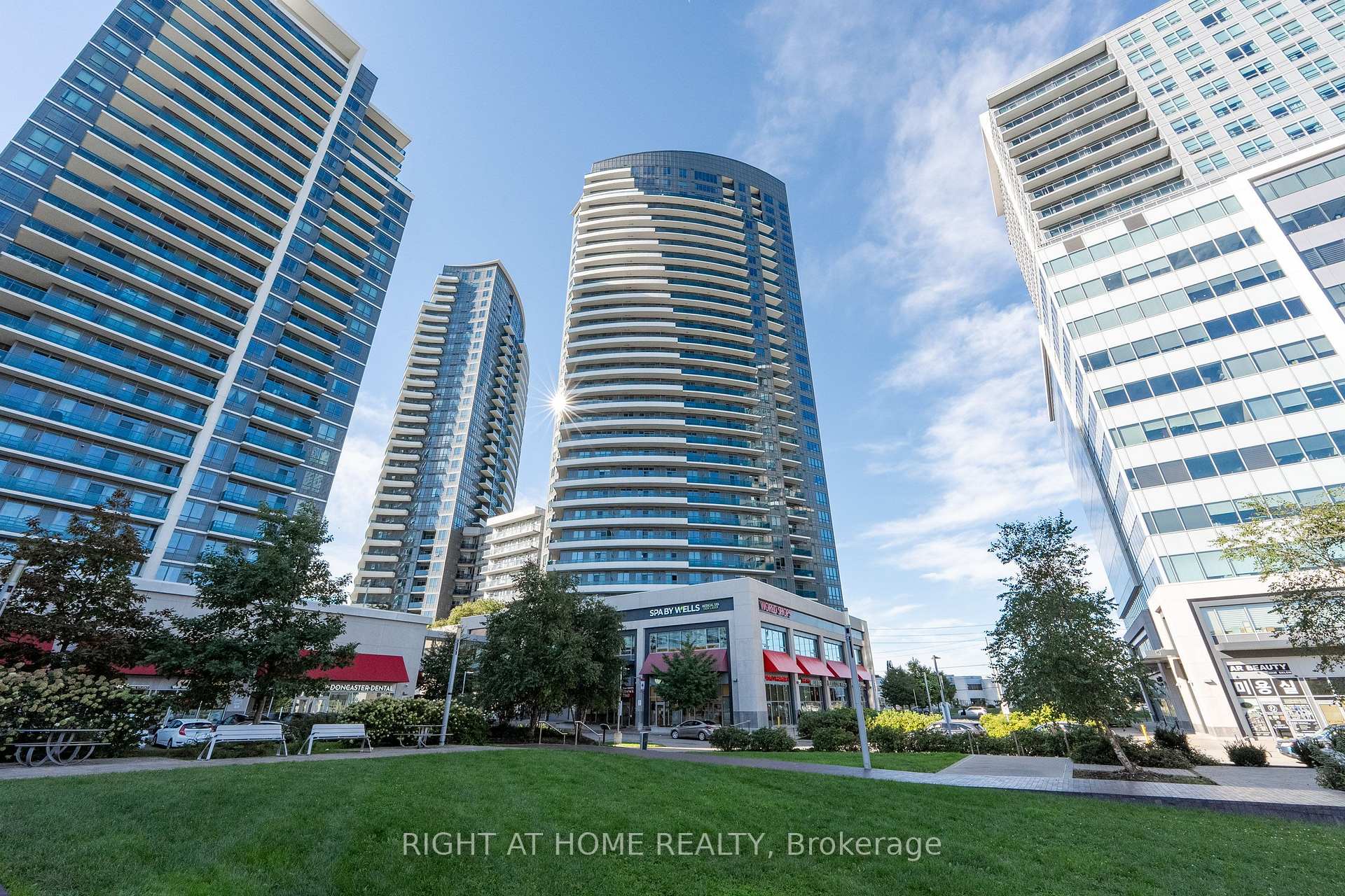 Photo 23 of Unit 306, 7171 Yonge Street, Markham, Thornhill — HOMEH