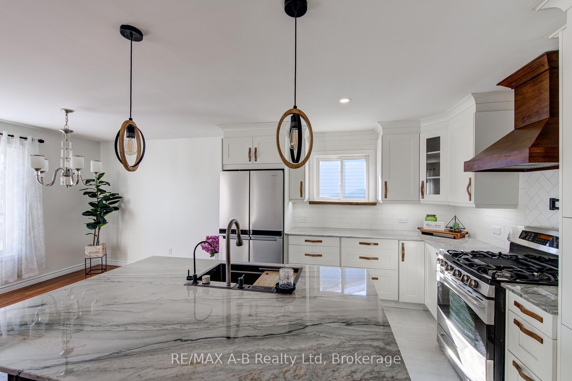 Photo 7 of 29 Dunsford Crescent, St. Marys — HOMEH