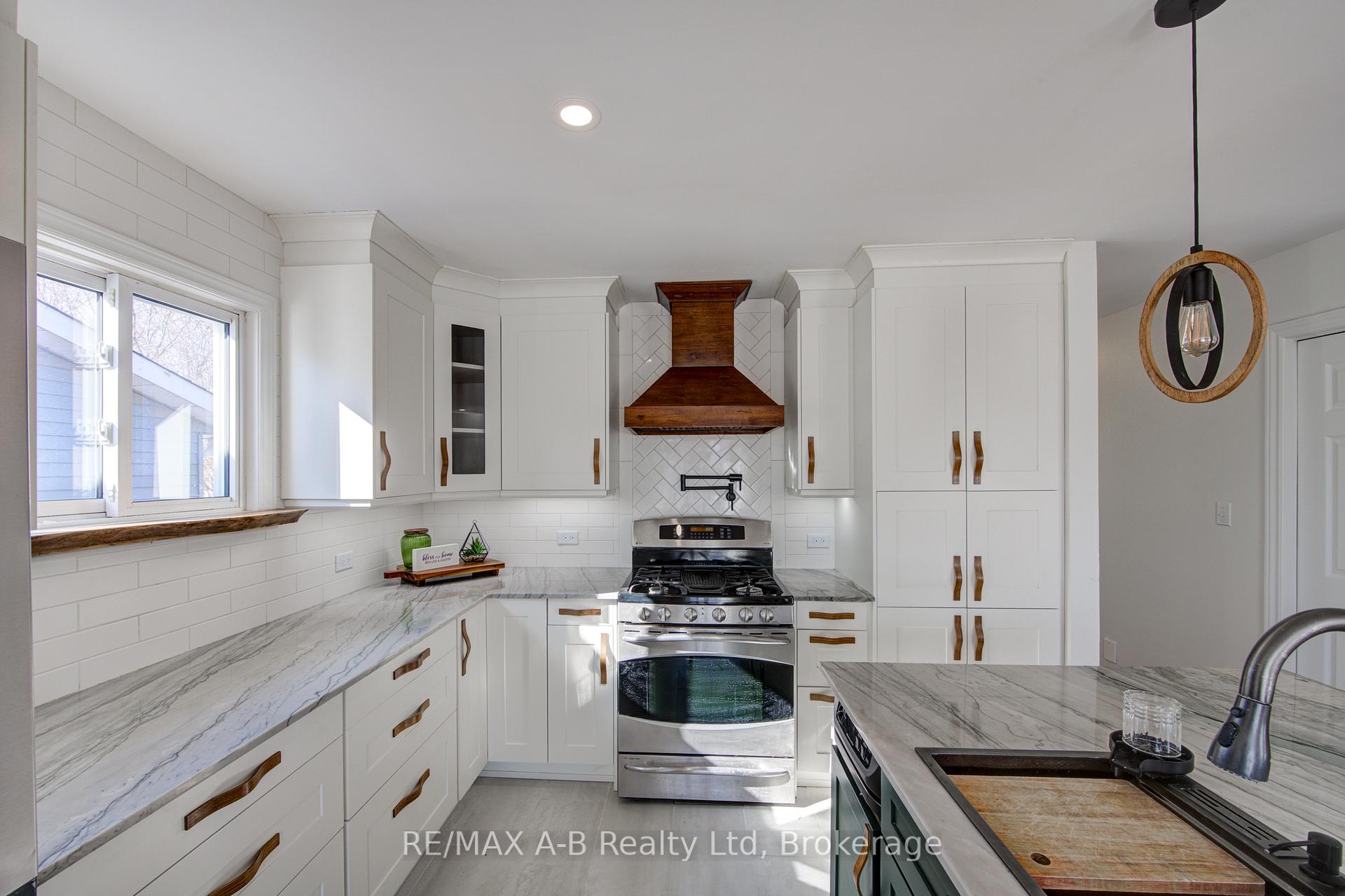 Photo 9 of 29 Dunsford Crescent, St. Marys — HOMEH