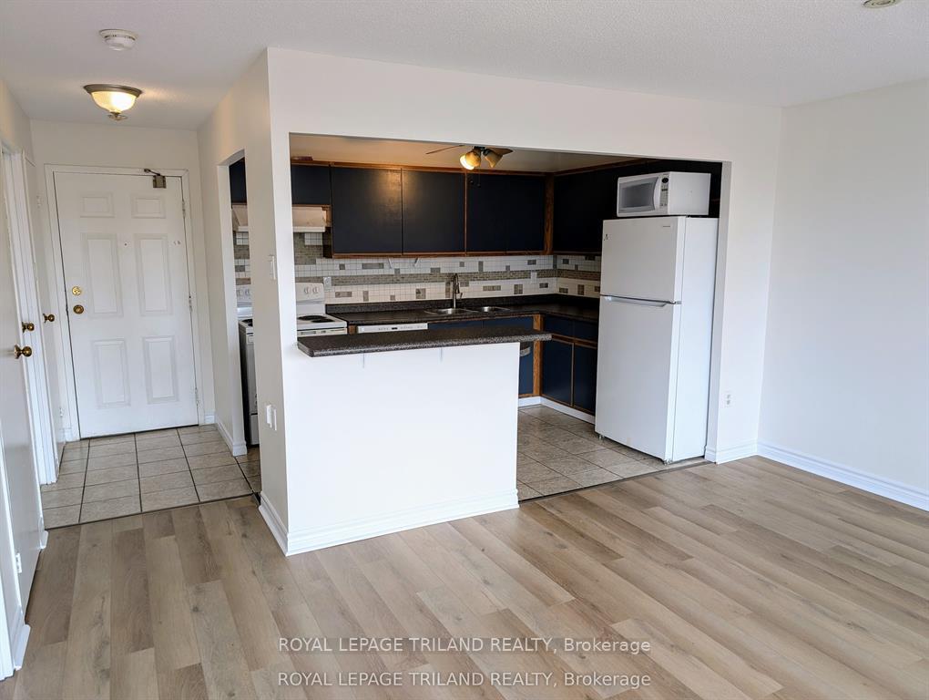 Photo 7 of Unit 306, 135 Base Line Road W, London, South E — HOMEH
