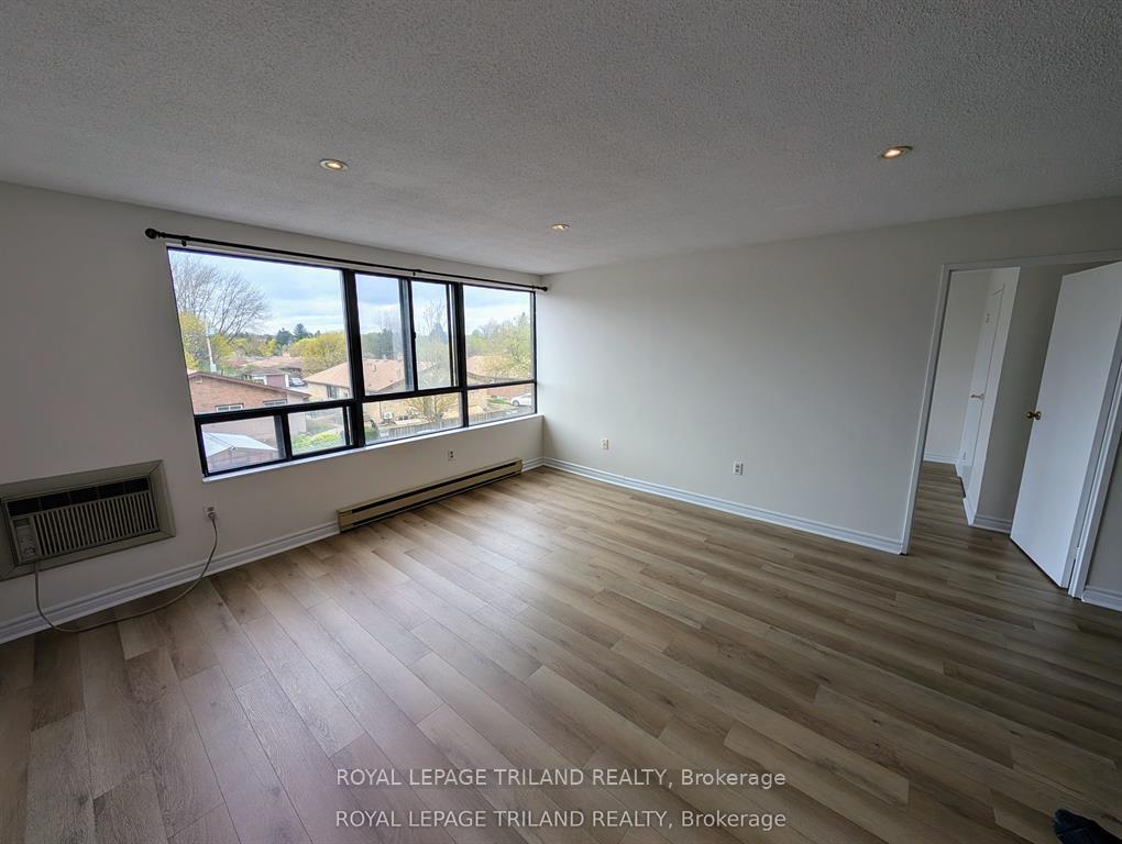 Photo 12 of Unit 306, 135 Base Line Road W, London, South E — HOMEH