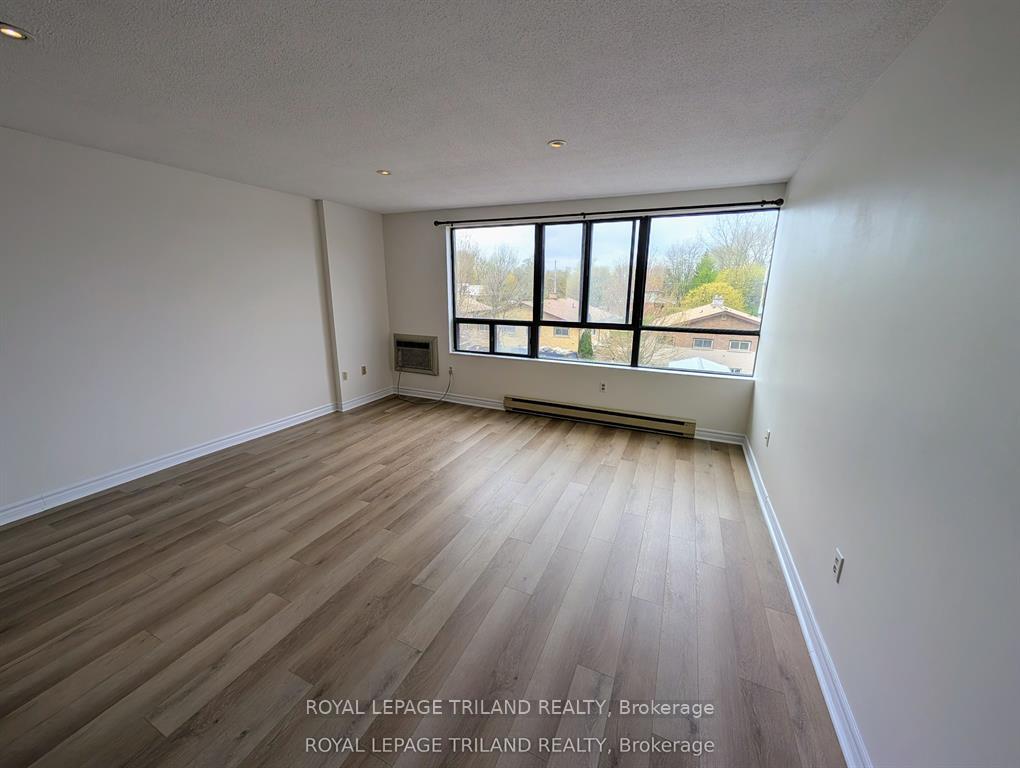 Photo 13 of Unit 306, 135 Base Line Road W, London, South E — HOMEH
