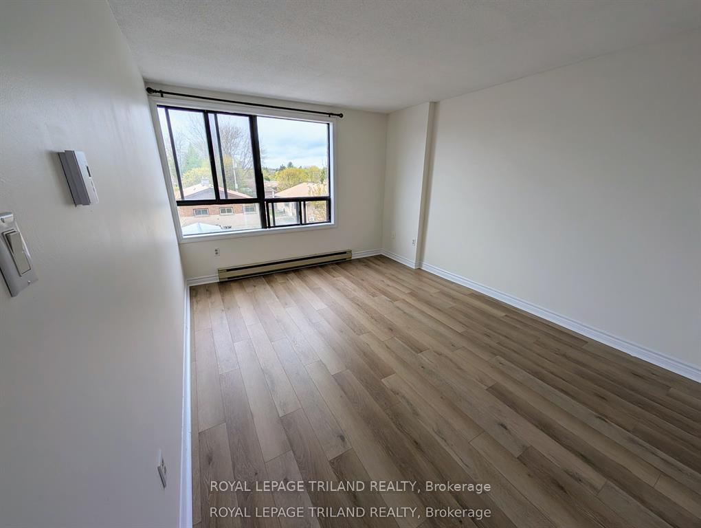 Photo 15 of Unit 306, 135 Base Line Road W, London, South E — HOMEH