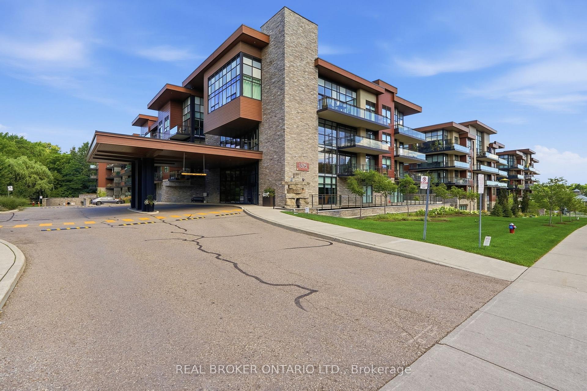Front of Unit 366, 1575 Lakeshore Road W
