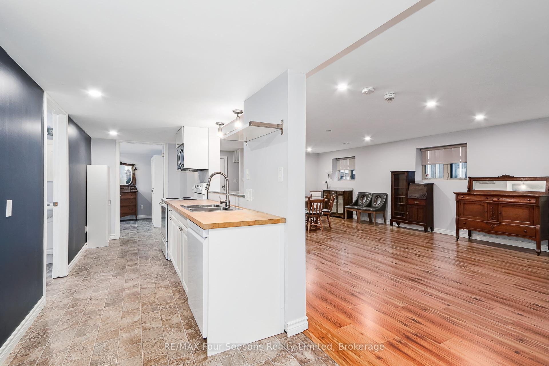 Photo 36 of 121 Elm Street, Collingwood — HOMEH