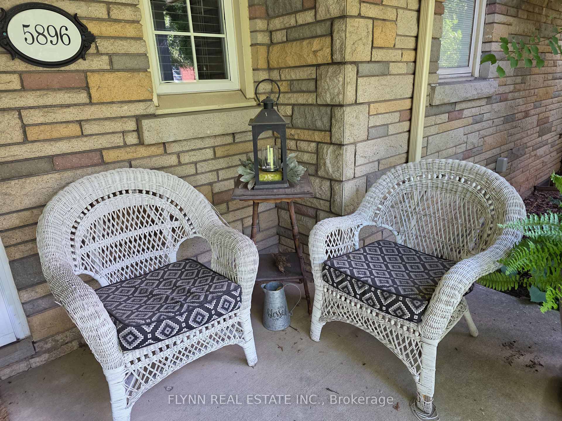 Photo 4 of 5896 Valley Way, Niagara Falls, Cherrywood — HOMEH