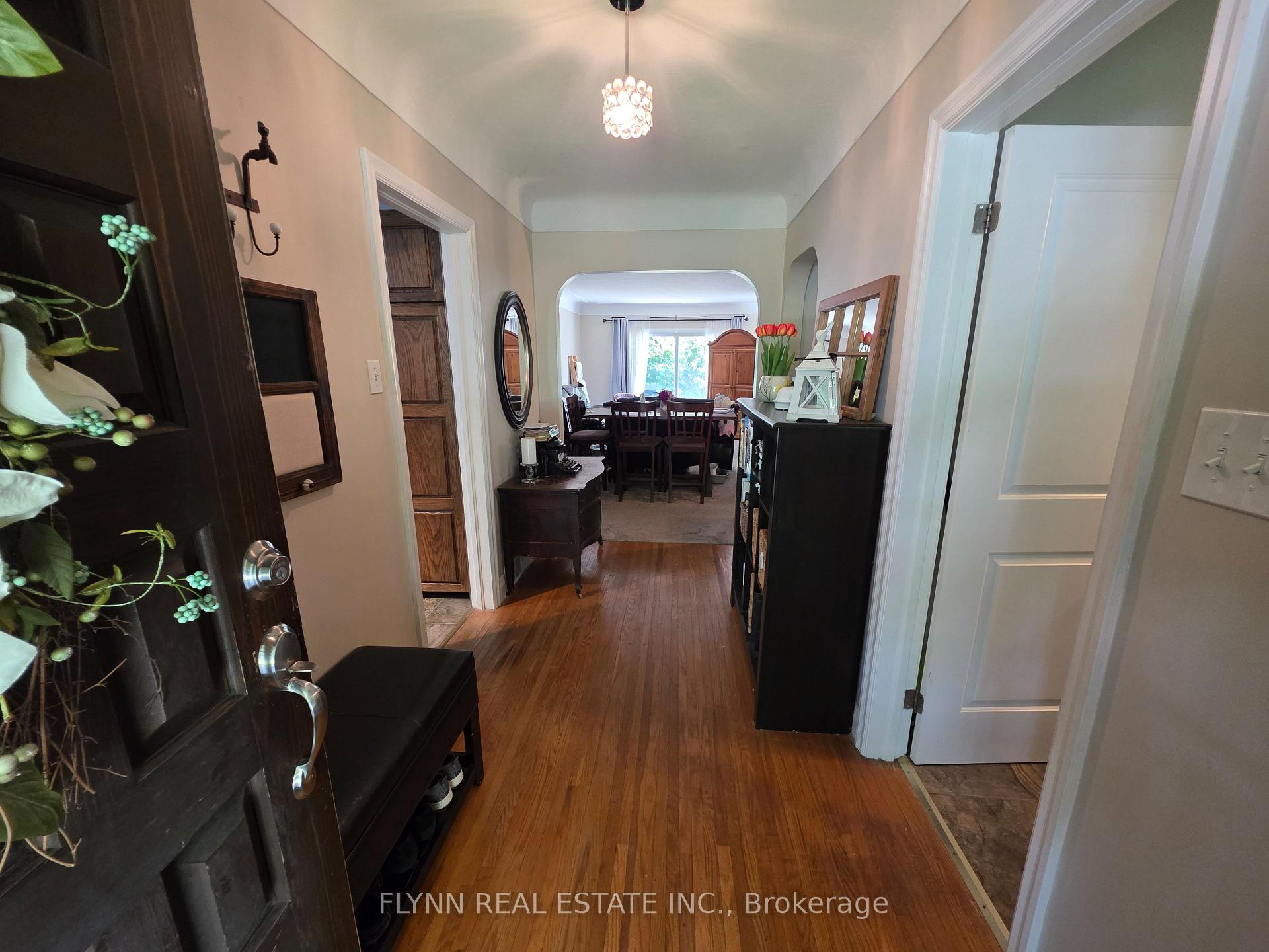 Photo 6 of 5896 Valley Way, Niagara Falls, Cherrywood — HOMEH