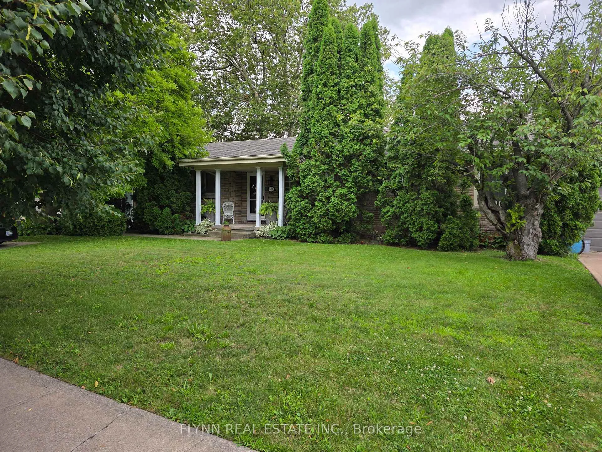 Photo 68 of 5896 Valley Way, Niagara Falls, Cherrywood — HOMEH