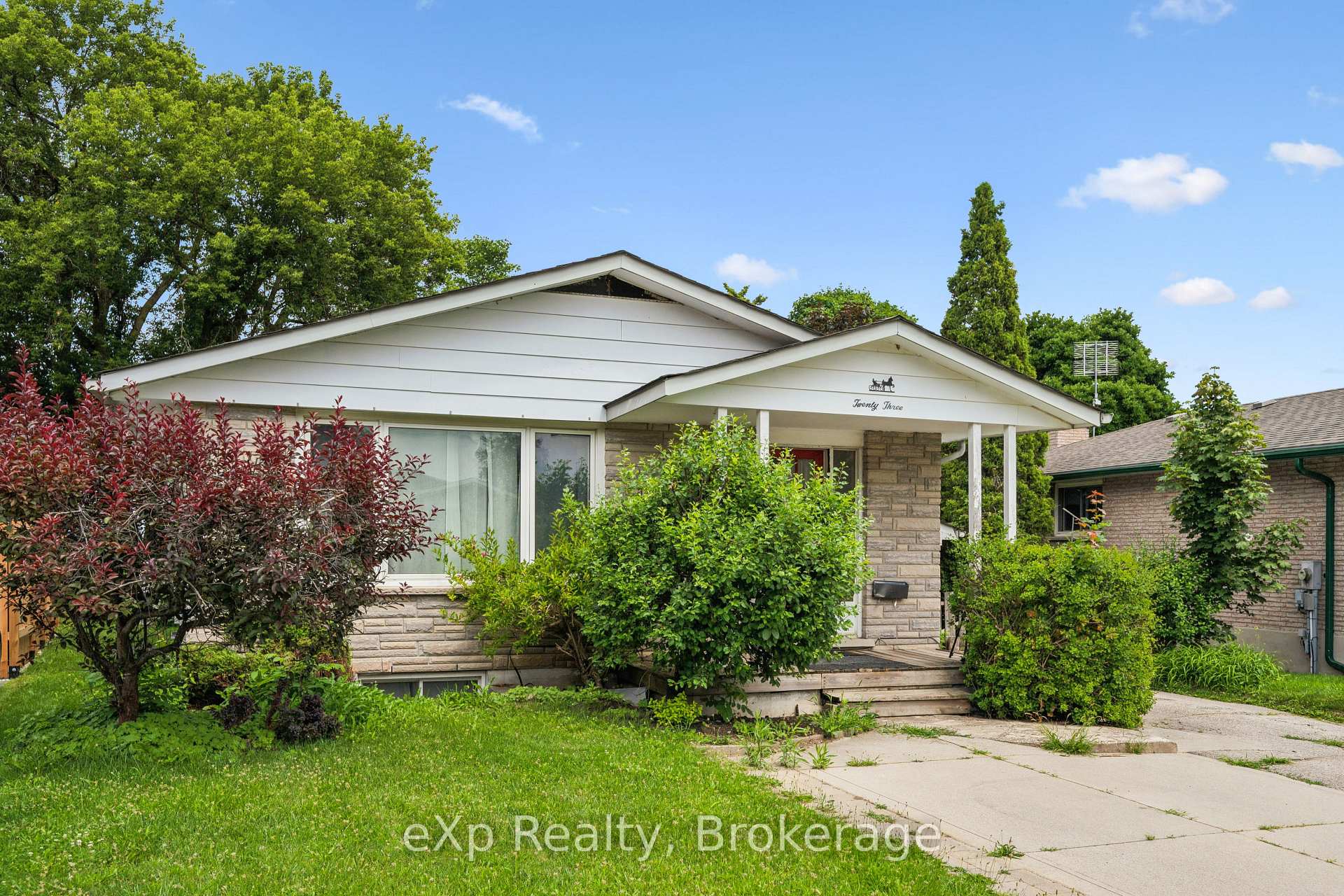 Photo 2 of 23 Muskoka Drive, Guelph, Victoria North — HOMEH