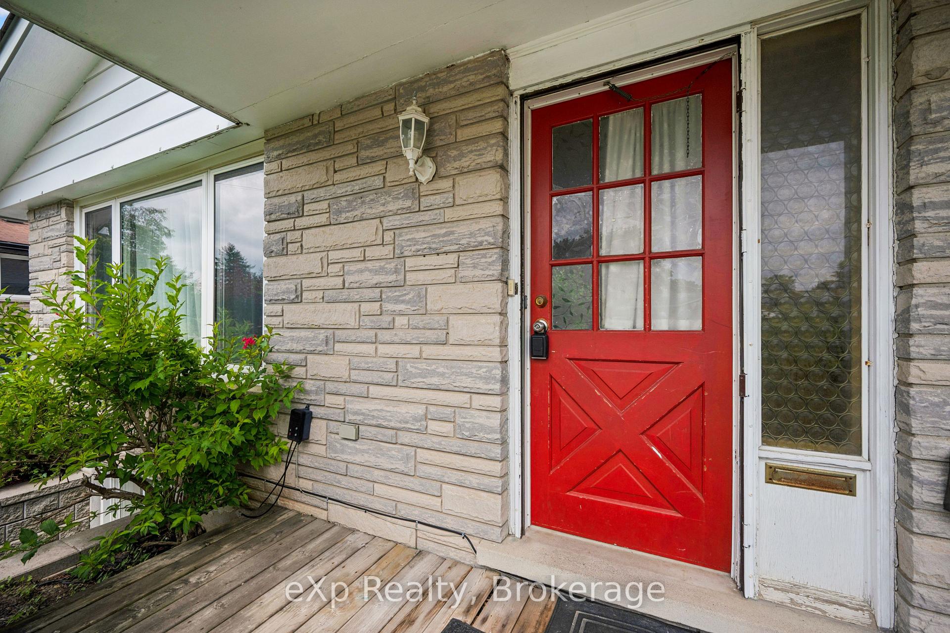 Photo 4 of 23 Muskoka Drive, Guelph, Victoria North — HOMEH
