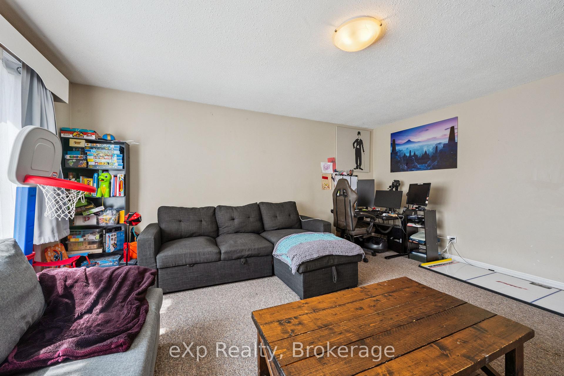 Photo 6 of 23 Muskoka Drive, Guelph, Victoria North — HOMEH