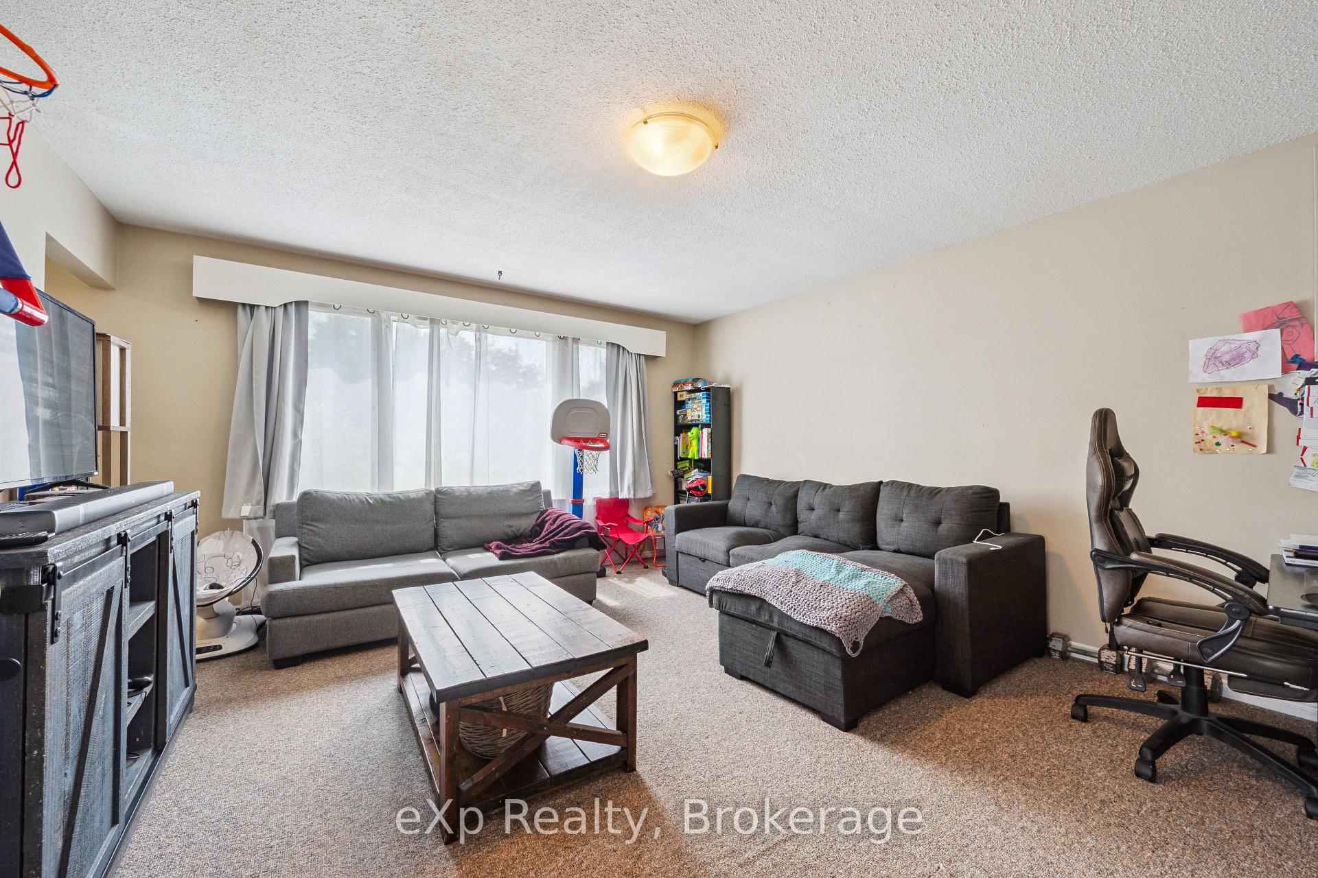 Photo 7 of 23 Muskoka Drive, Guelph, Victoria North — HOMEH