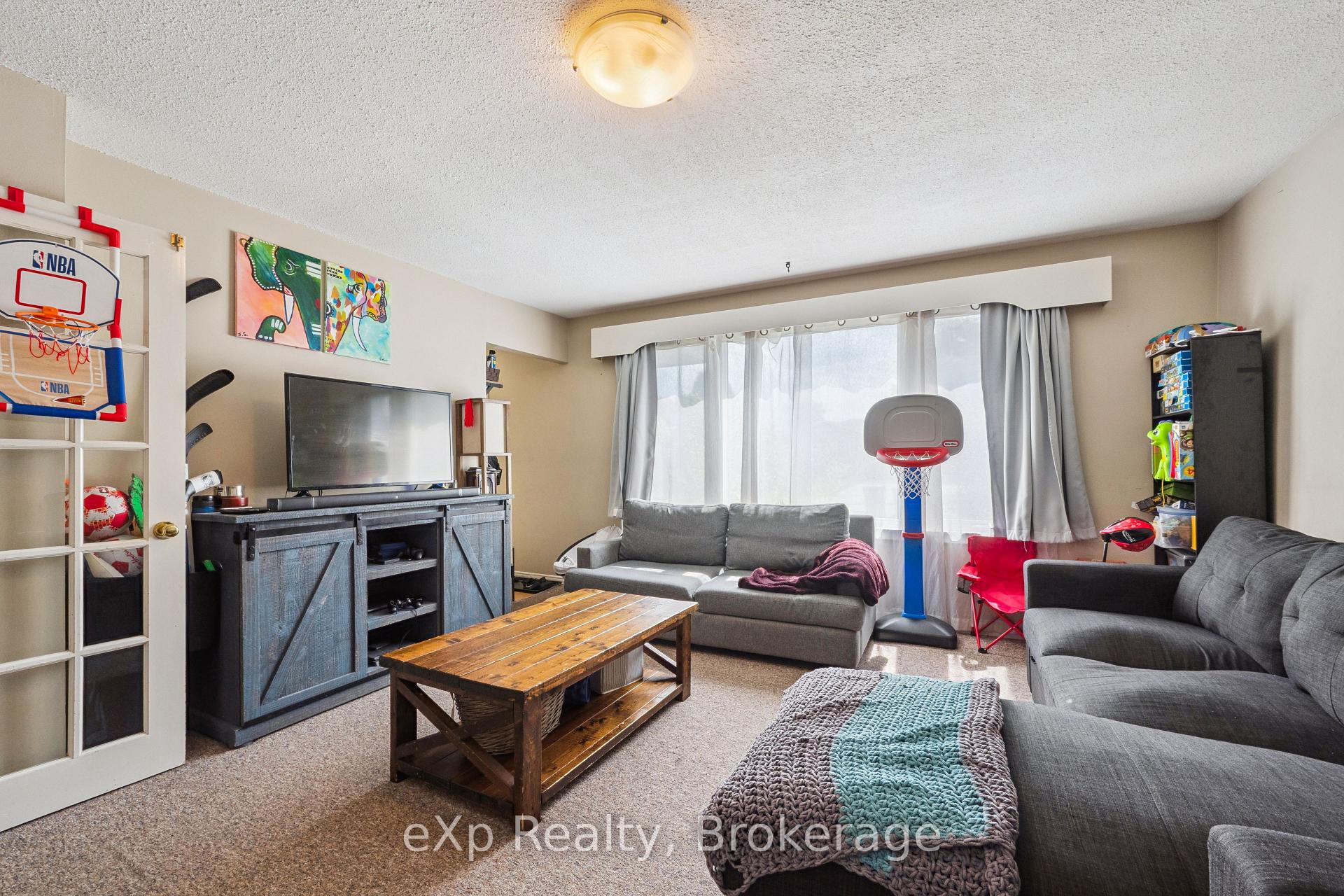 Photo 8 of 23 Muskoka Drive, Guelph, Victoria North — HOMEH