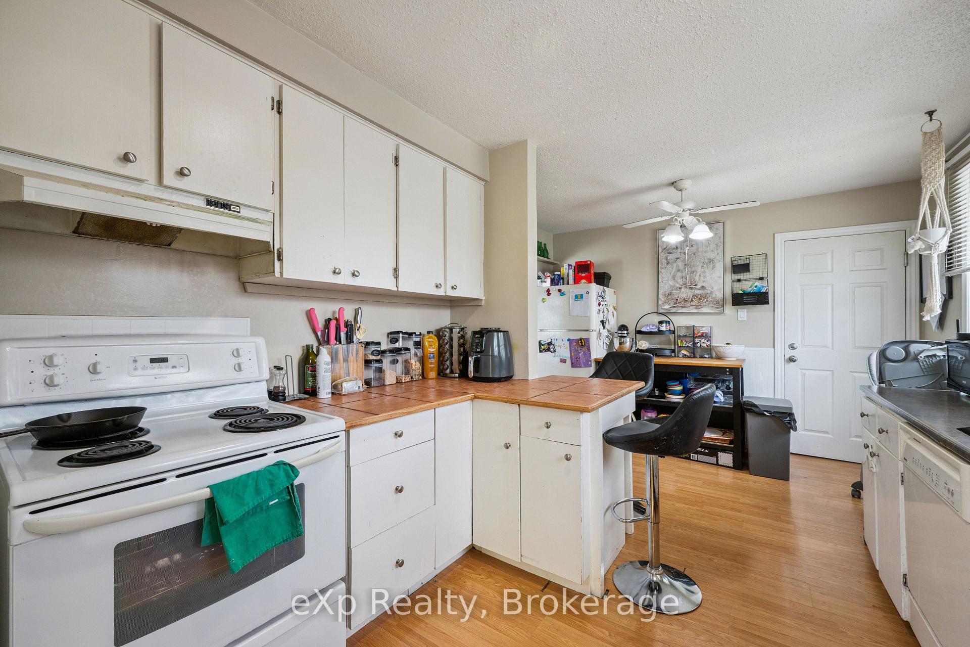 Photo 10 of 23 Muskoka Drive, Guelph, Victoria North — HOMEH