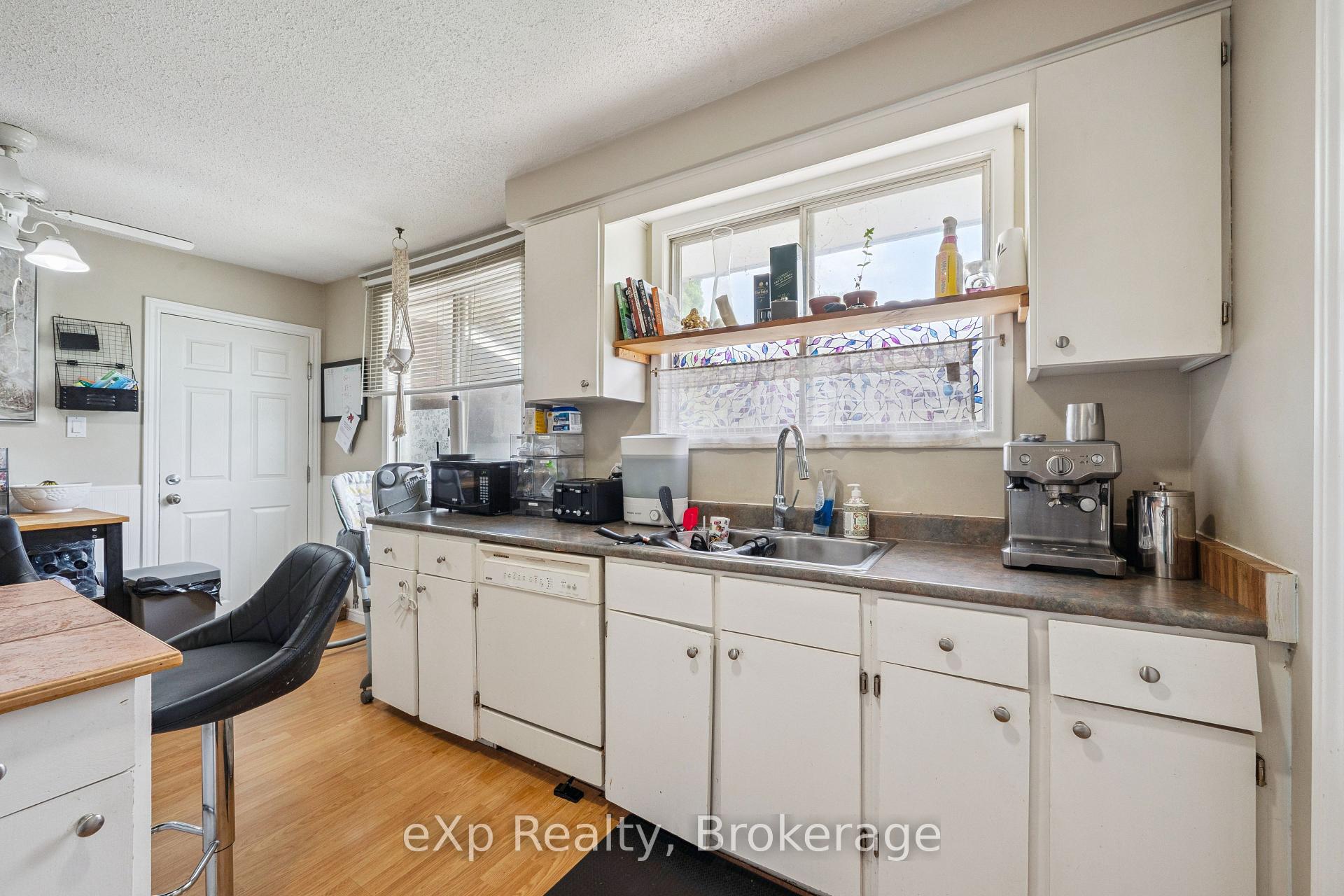 Photo 11 of 23 Muskoka Drive, Guelph, Victoria North — HOMEH
