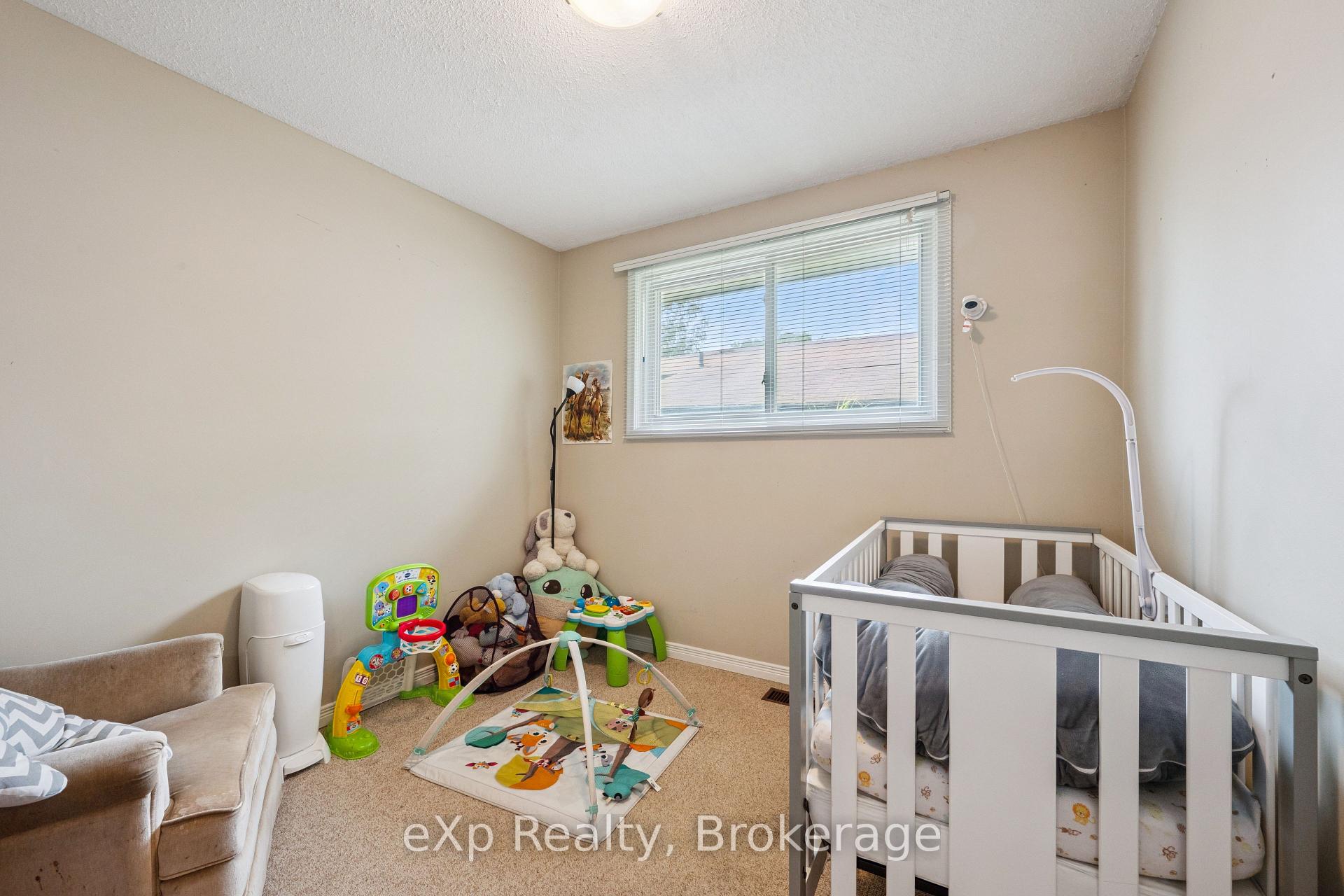 Photo 17 of 23 Muskoka Drive, Guelph, Victoria North — HOMEH