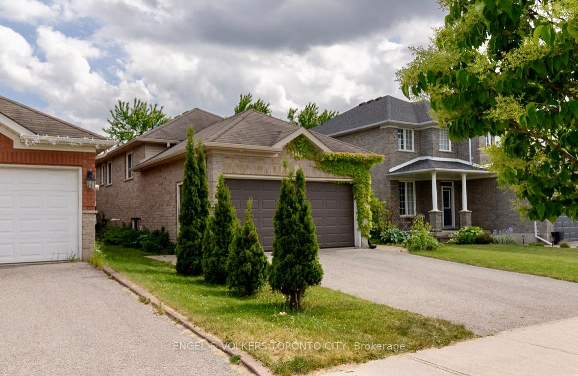 Photo 2 of Unit Lower, 125 Sovereign's Gate, Barrie, Innis-Shore — HOMEH