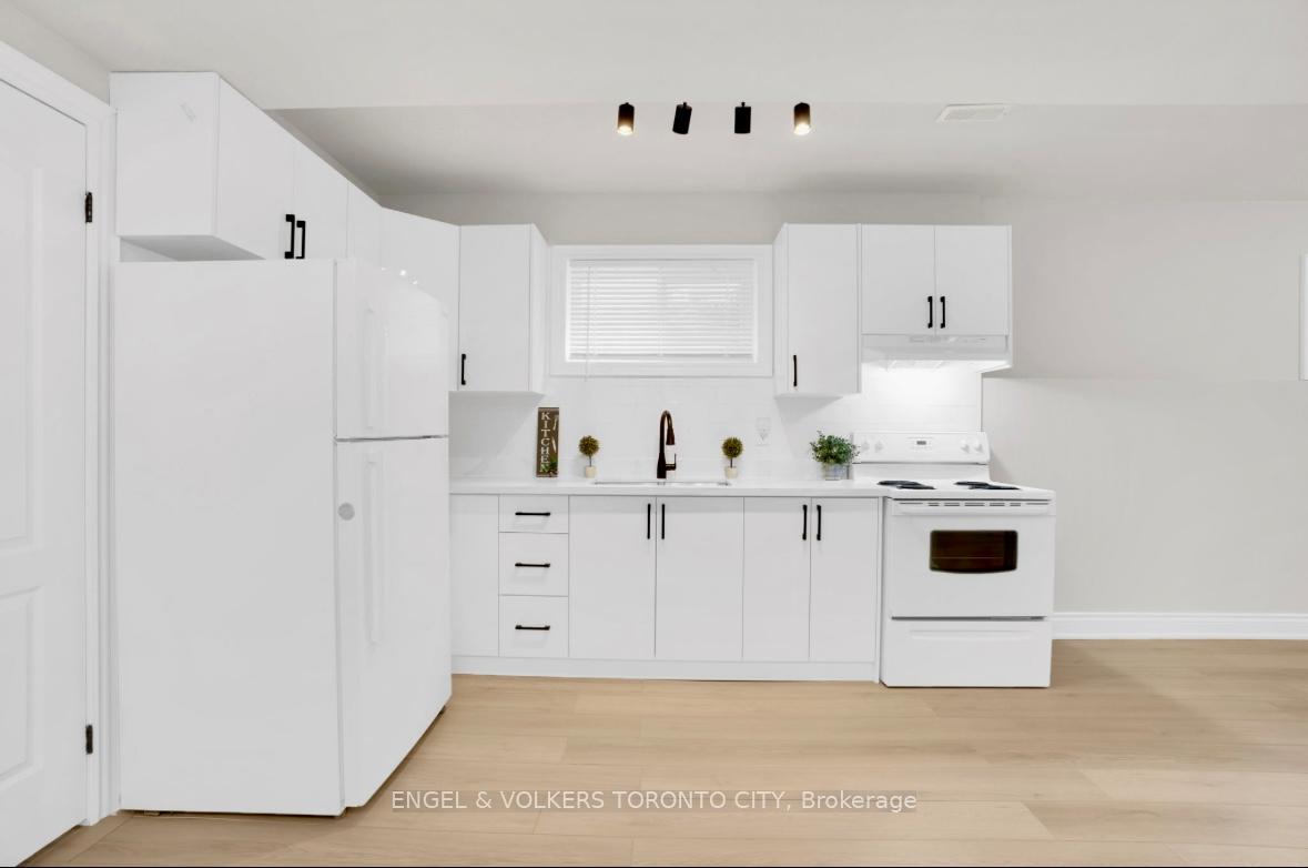 Photo 4 of Unit Lower, 125 Sovereign's Gate, Barrie, Innis-Shore — HOMEH