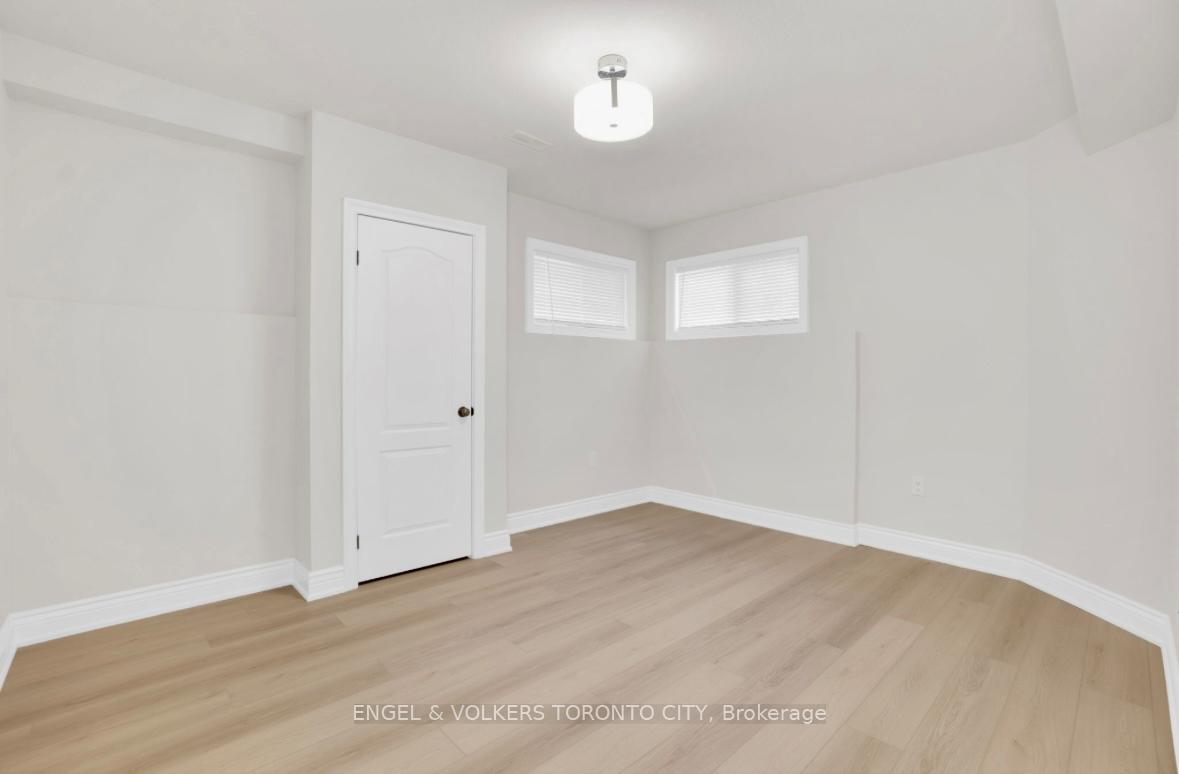 Photo 11 of Unit Lower, 125 Sovereign's Gate, Barrie, Innis-Shore — HOMEH