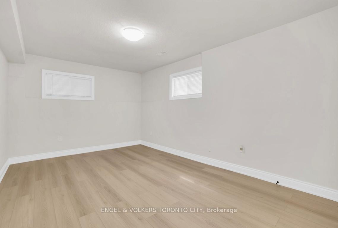 Photo 12 of Unit Lower, 125 Sovereign's Gate, Barrie, Innis-Shore — HOMEH