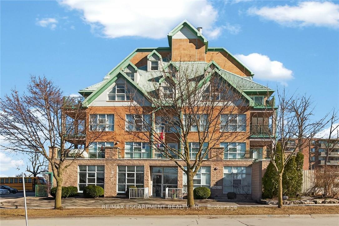Photo 2 of Unit 303, 19 Lake Avenue S, Hamilton, Stoney Creek — HOMEH