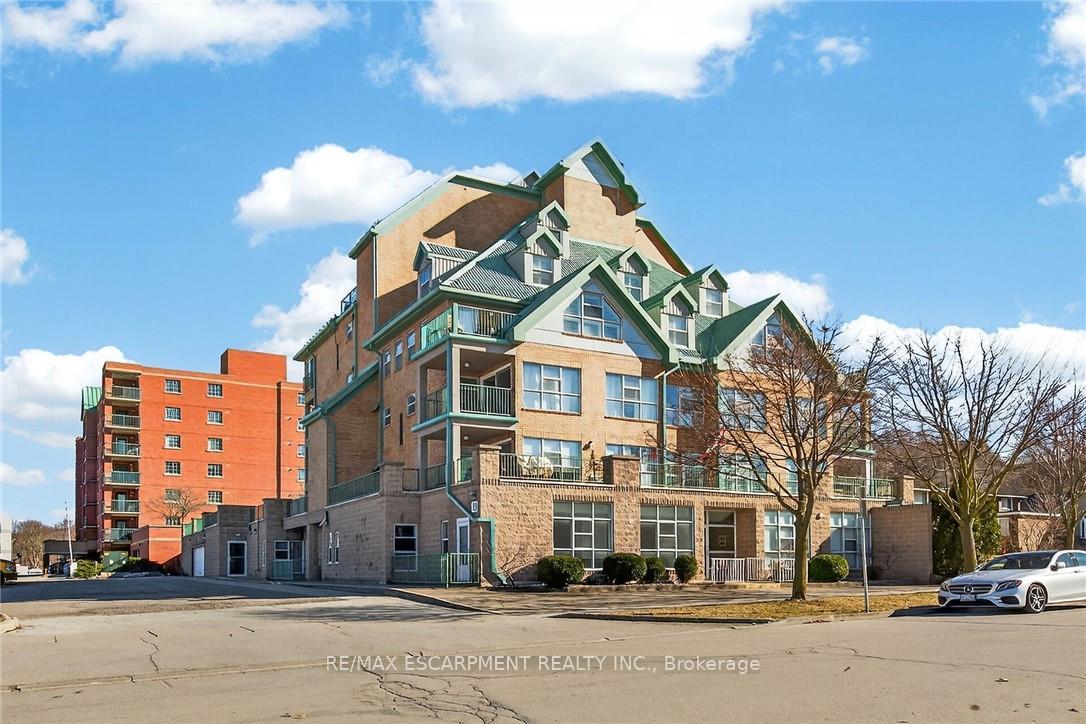 Photo 3 of Unit 303, 19 Lake Avenue S, Hamilton, Stoney Creek — HOMEH