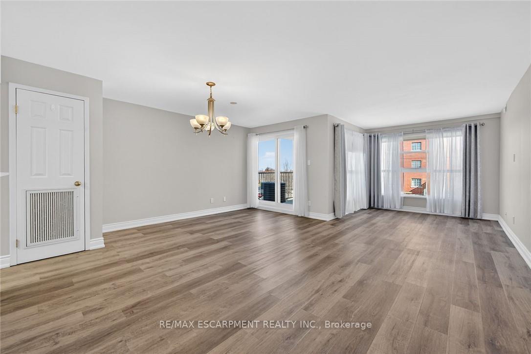 Photo 7 of Unit 303, 19 Lake Avenue S, Hamilton, Stoney Creek — HOMEH