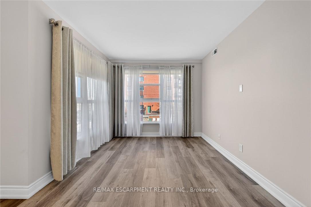 Photo 9 of Unit 303, 19 Lake Avenue S, Hamilton, Stoney Creek — HOMEH