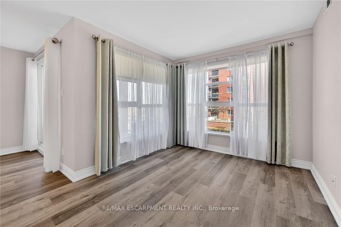 Photo 10 of Unit 303, 19 Lake Avenue S, Hamilton, Stoney Creek — HOMEH