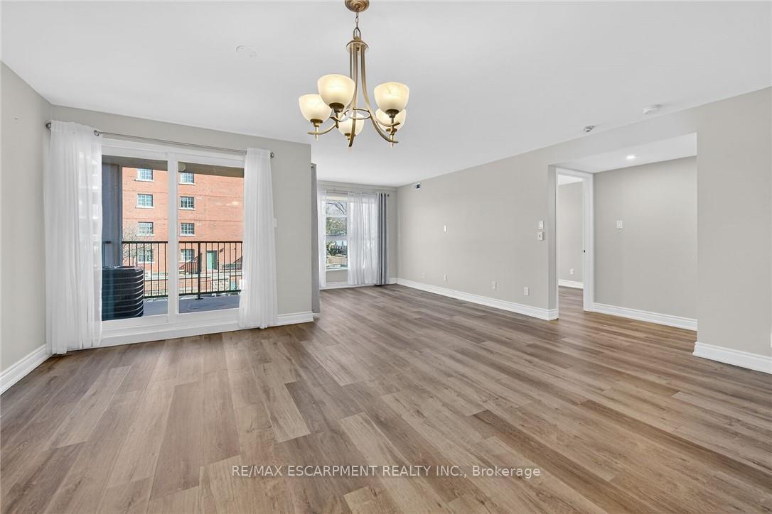 Photo 12 of Unit 303, 19 Lake Avenue S, Hamilton, Stoney Creek — HOMEH