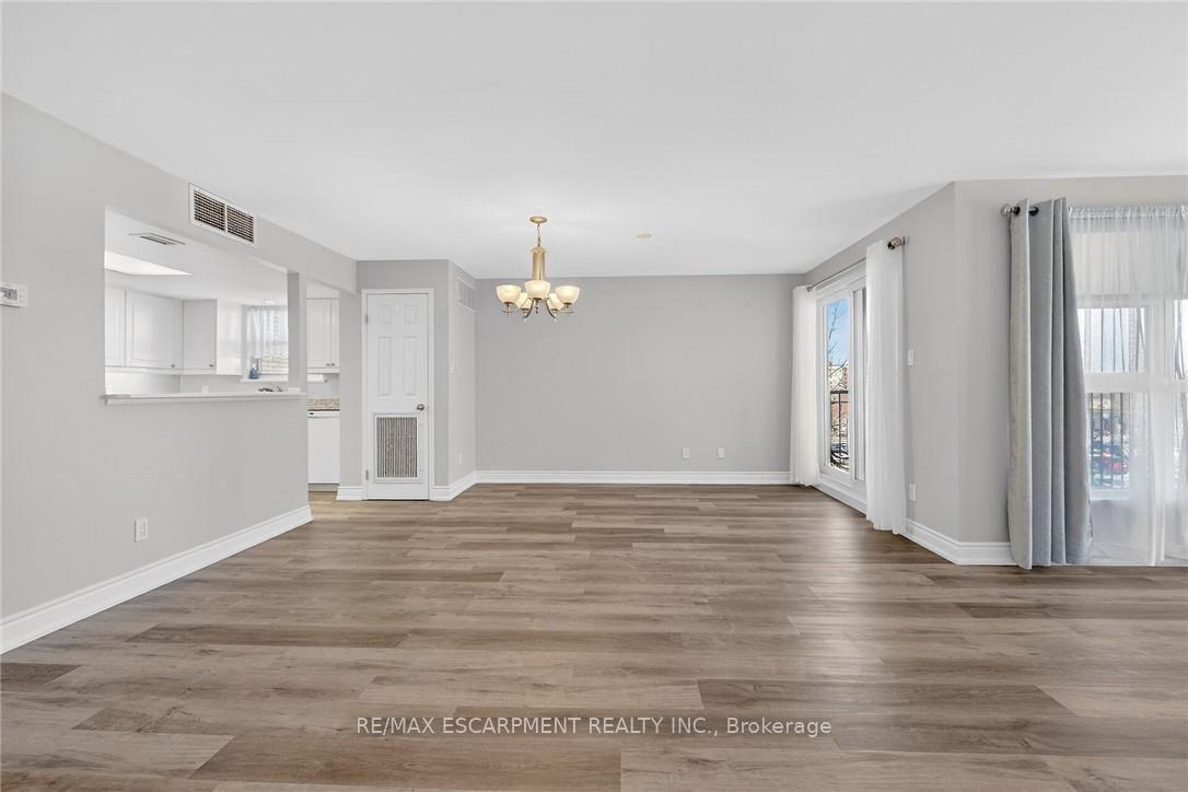 Photo 14 of Unit 303, 19 Lake Avenue S, Hamilton, Stoney Creek — HOMEH