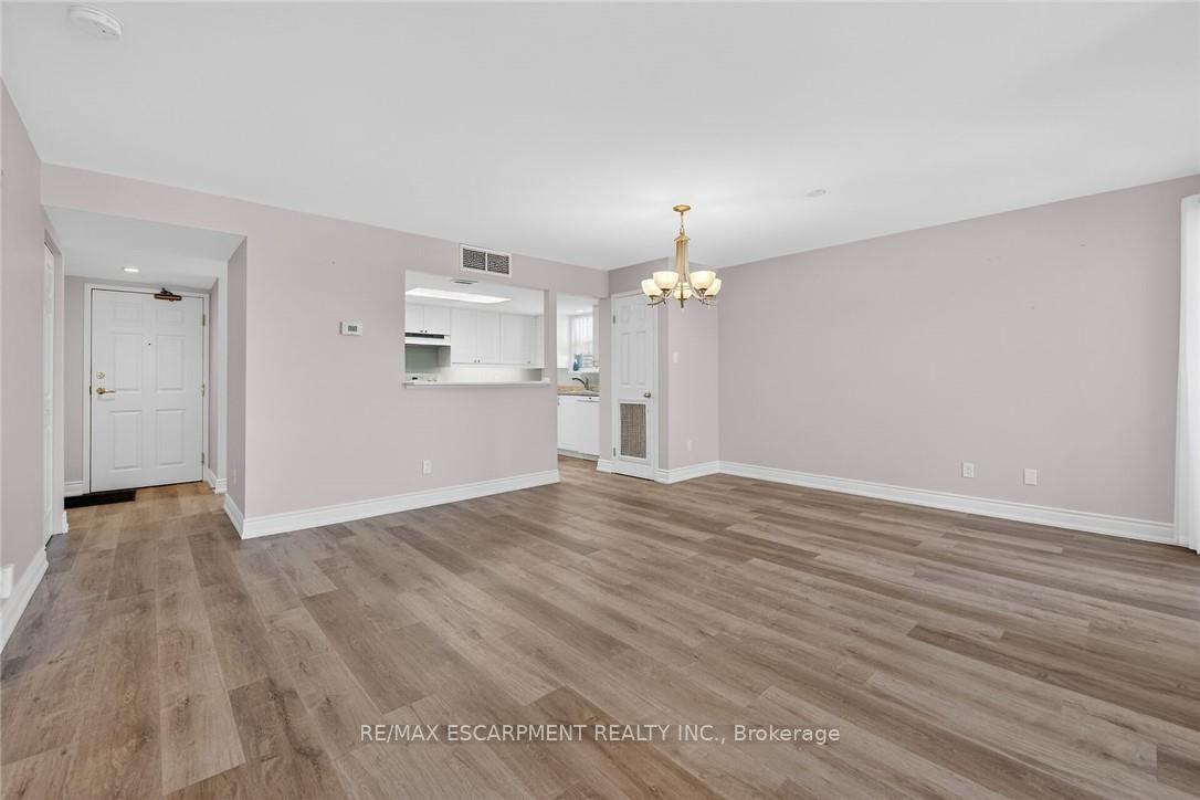 Photo 15 of Unit 303, 19 Lake Avenue S, Hamilton, Stoney Creek — HOMEH