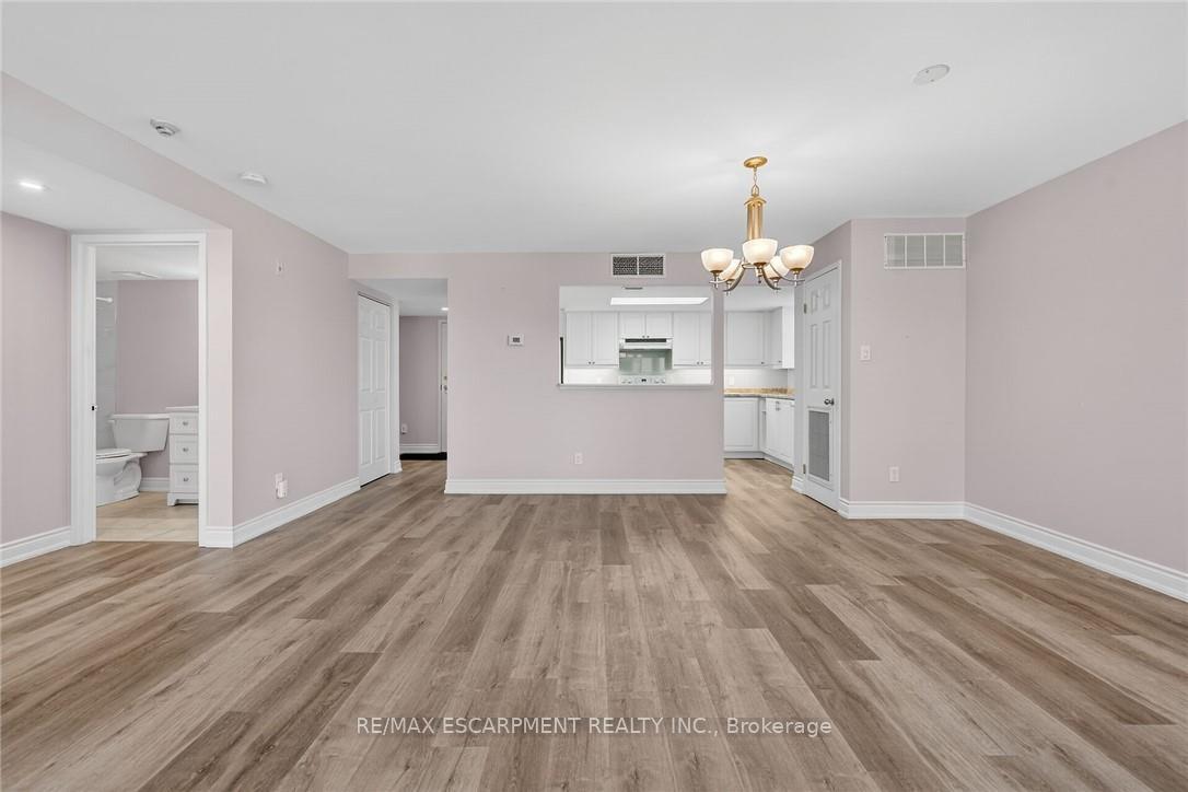 Photo 16 of Unit 303, 19 Lake Avenue S, Hamilton, Stoney Creek — HOMEH