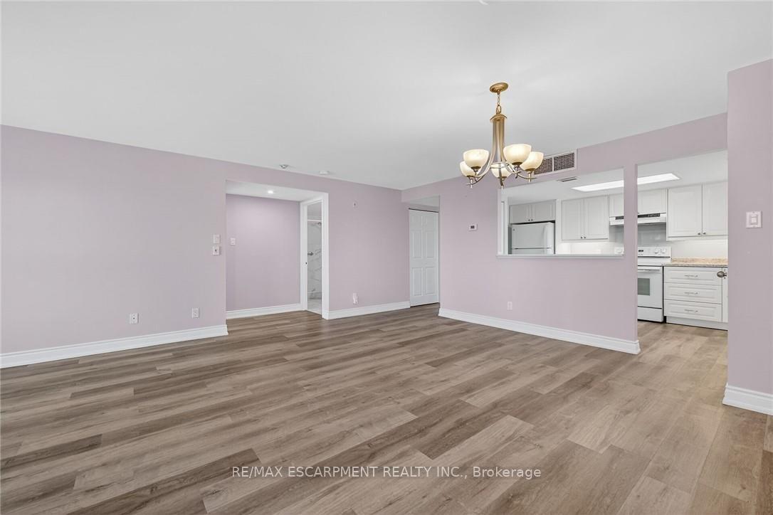 Photo 17 of Unit 303, 19 Lake Avenue S, Hamilton, Stoney Creek — HOMEH