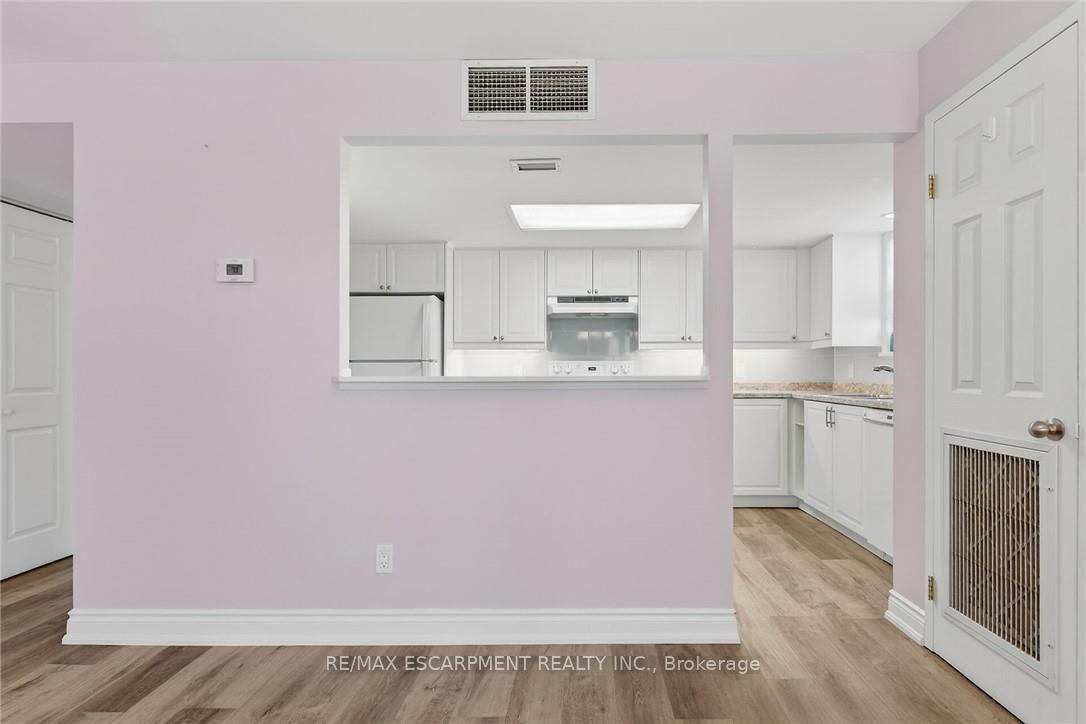 Photo 18 of Unit 303, 19 Lake Avenue S, Hamilton, Stoney Creek — HOMEH