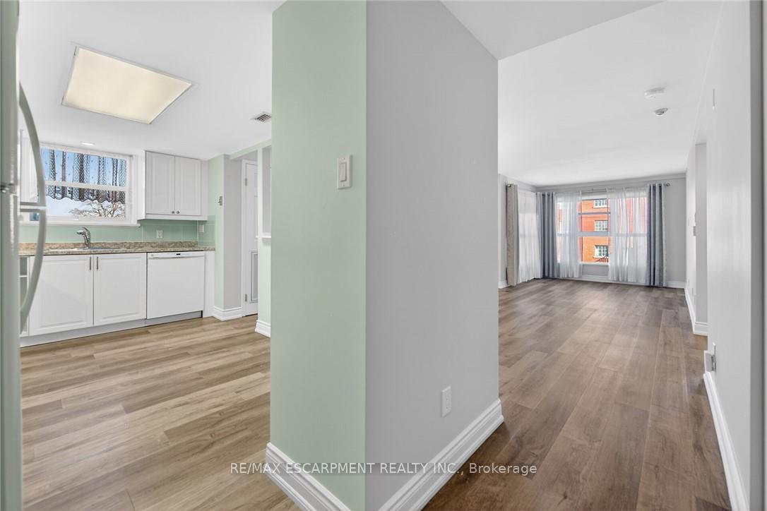 Photo 19 of Unit 303, 19 Lake Avenue S, Hamilton, Stoney Creek — HOMEH