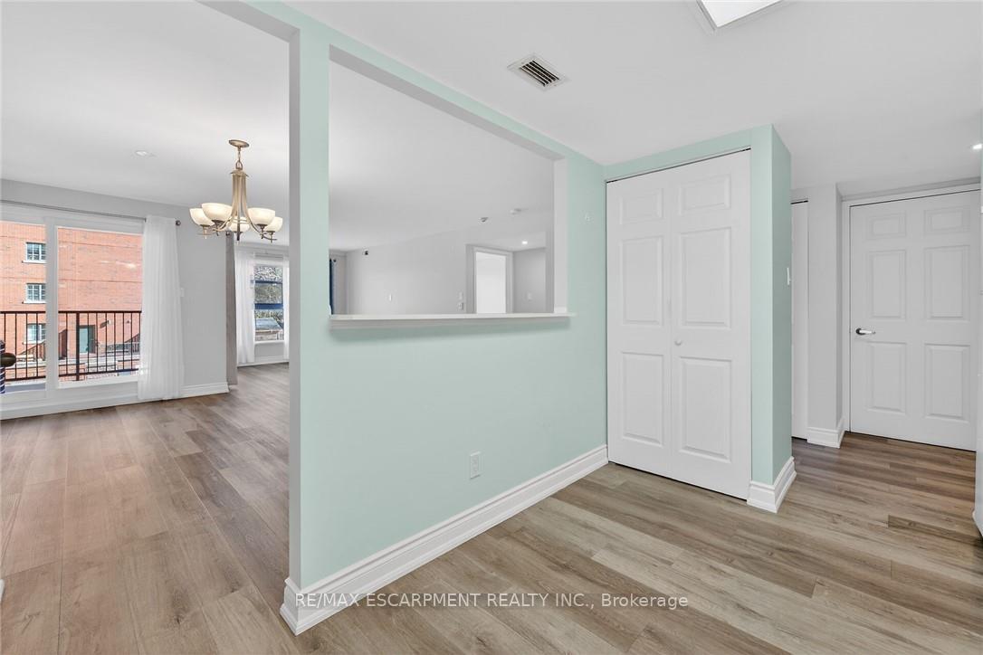 Photo 20 of Unit 303, 19 Lake Avenue S, Hamilton, Stoney Creek — HOMEH