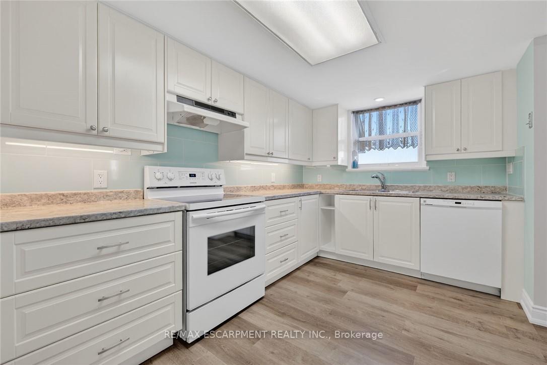 Photo 23 of Unit 303, 19 Lake Avenue S, Hamilton, Stoney Creek — HOMEH