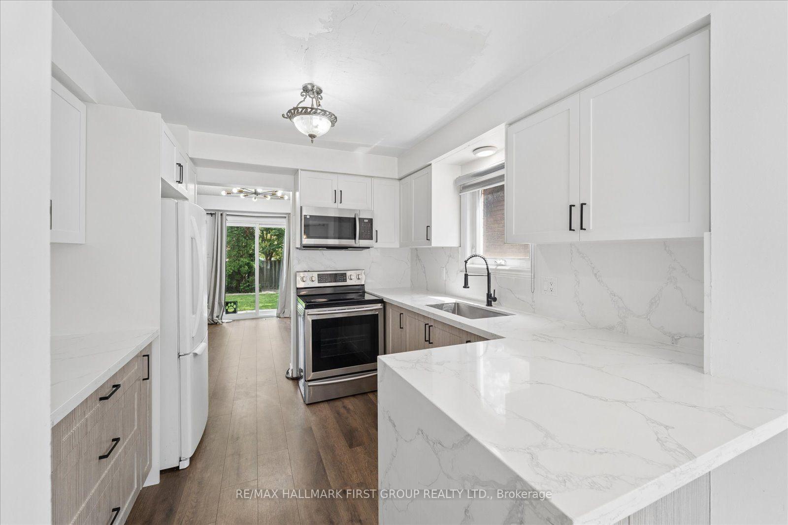 Photo 7 of 747 Stonepath Circle, Pickering, Amberlea — HOMEH