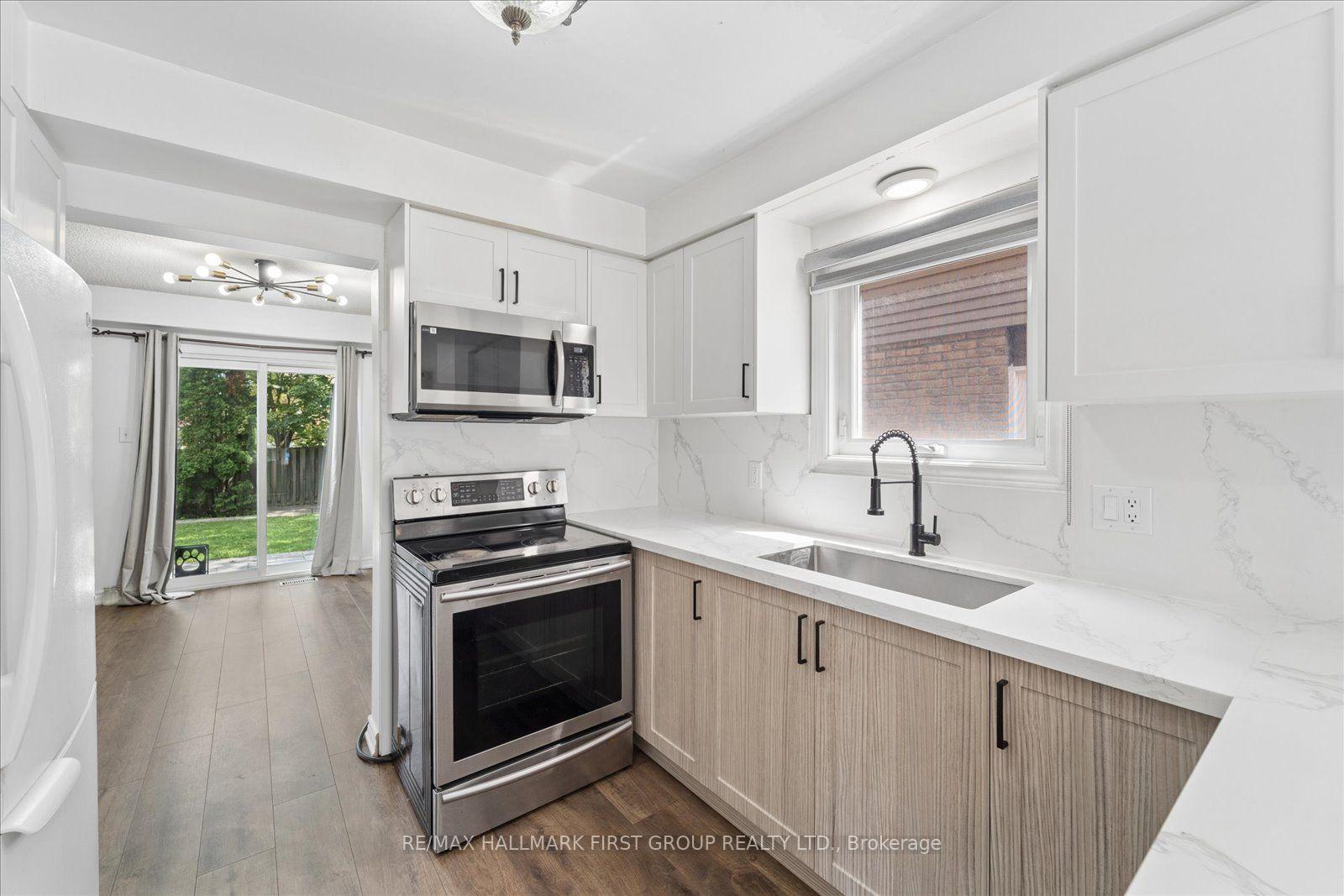Photo 8 of 747 Stonepath Circle, Pickering, Amberlea — HOMEH
