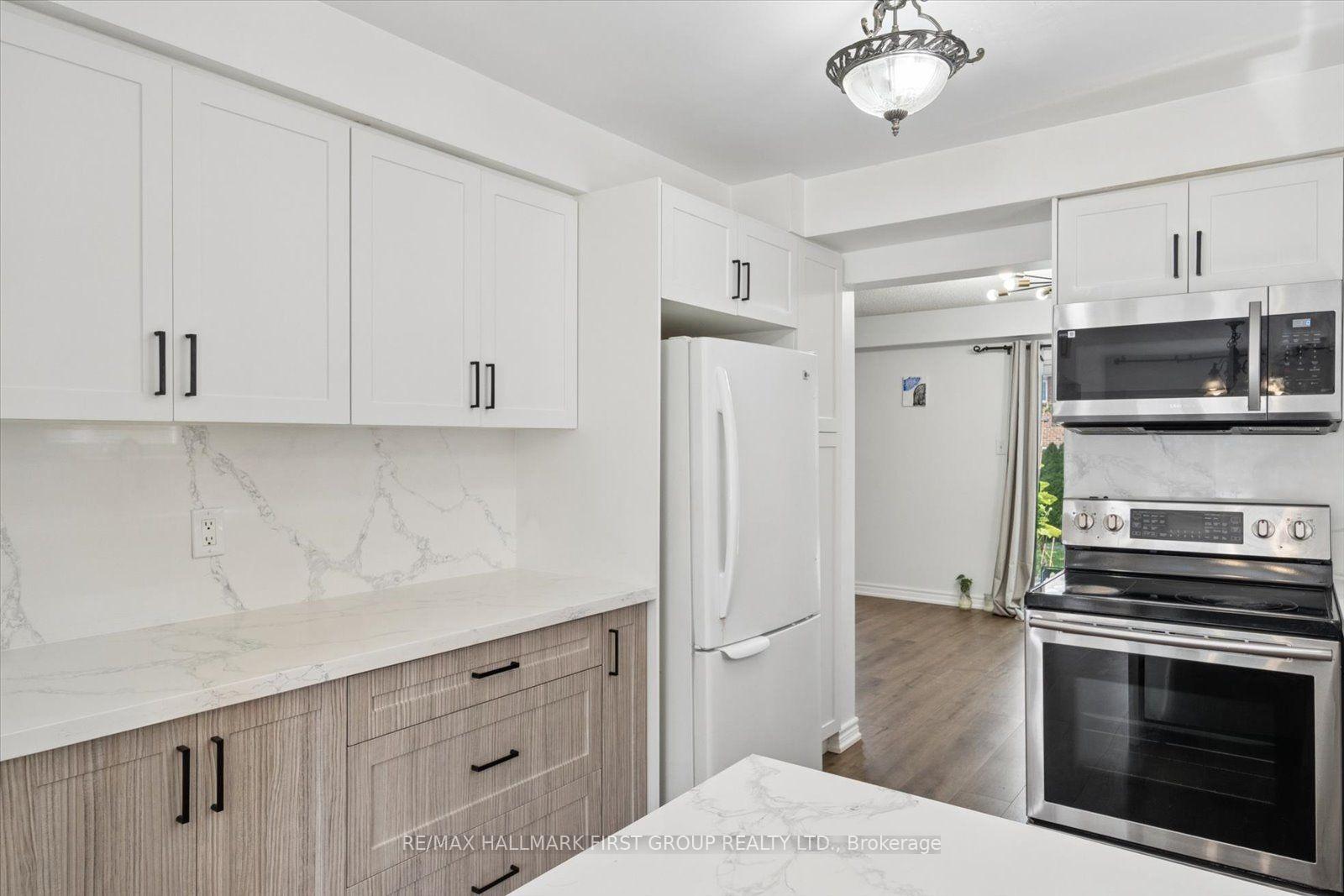 Photo 9 of 747 Stonepath Circle, Pickering, Amberlea — HOMEH