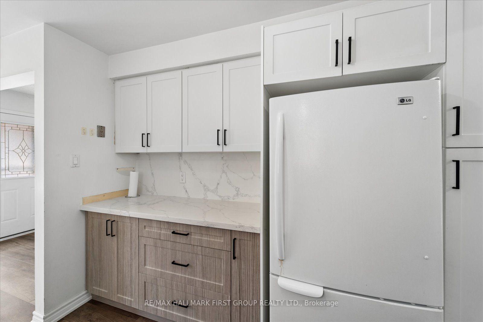 Photo 10 of 747 Stonepath Circle, Pickering, Amberlea — HOMEH