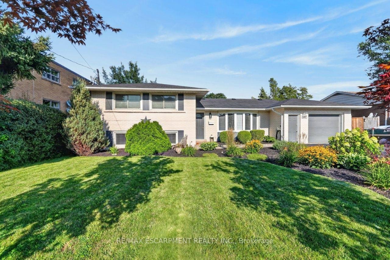 Photo 2 of 4387 Jackson Street, Lincoln, Beamsville — HOMEH