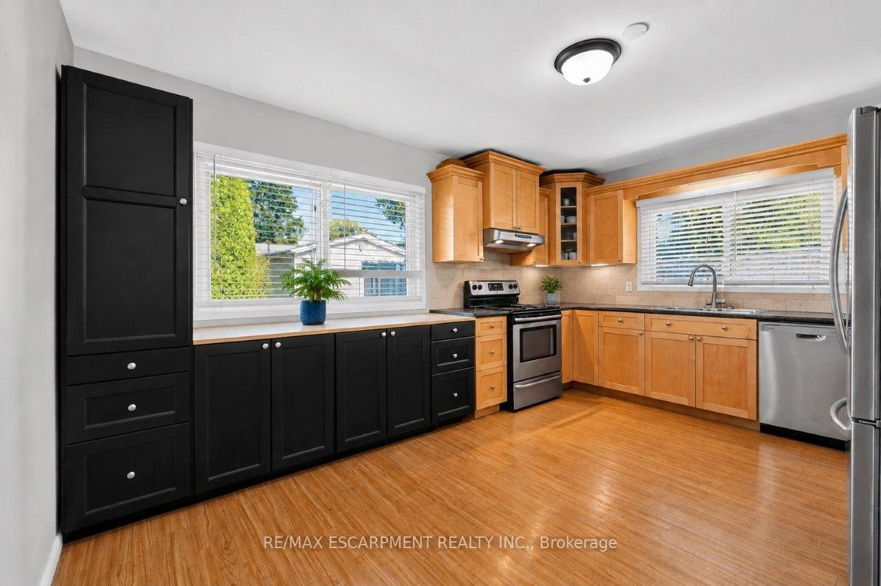 Photo 7 of 4387 Jackson Street, Lincoln, Beamsville — HOMEH