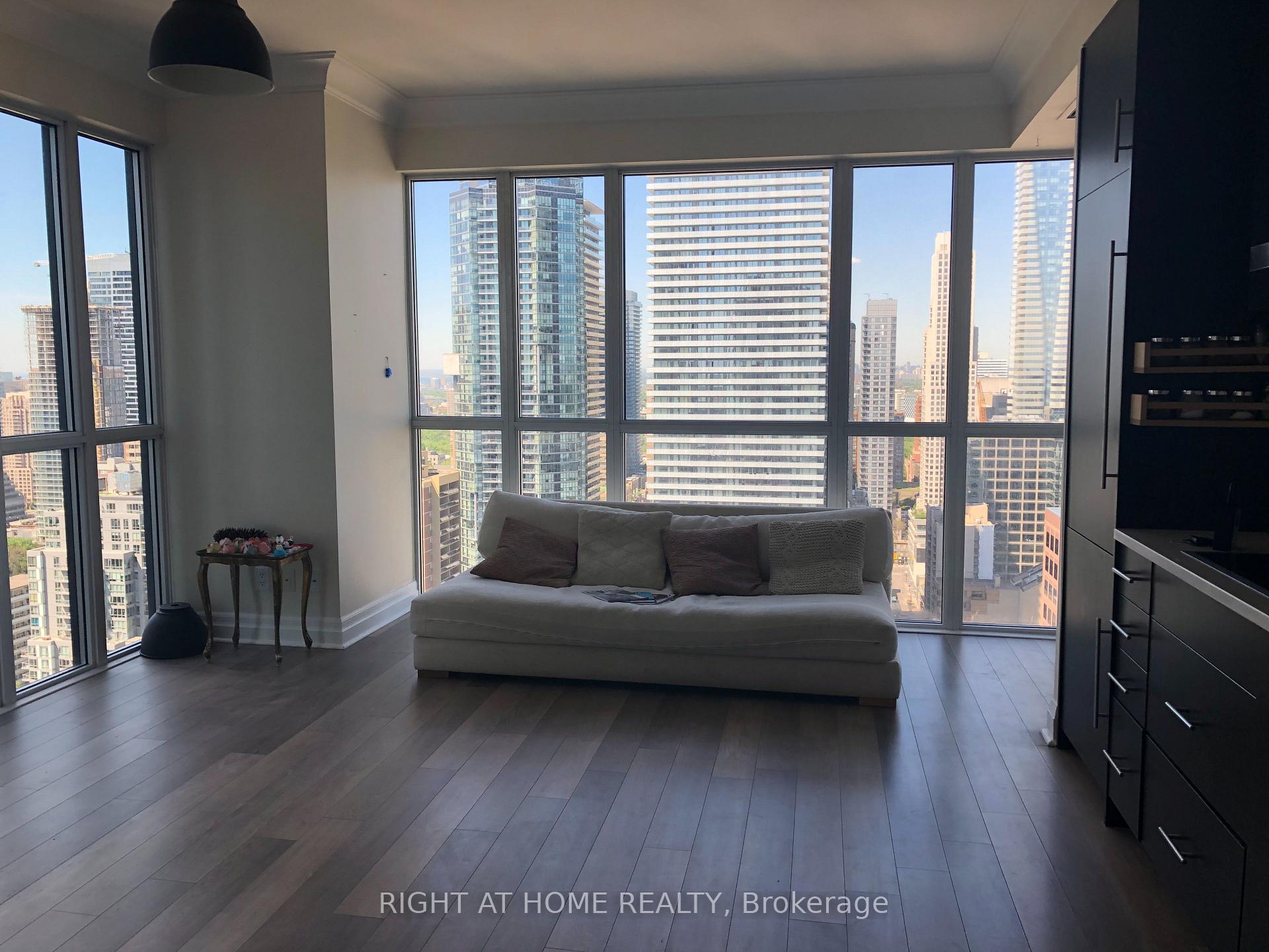 Photo 5 of Unit 3304, 28 Ted Rogers Way, Toronto, Church-Yonge Corridor — HOMEH
