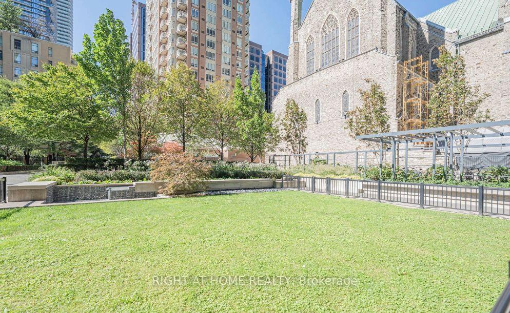 Photo 15 of Unit 3304, 28 Ted Rogers Way, Toronto, Church-Yonge Corridor — HOMEH