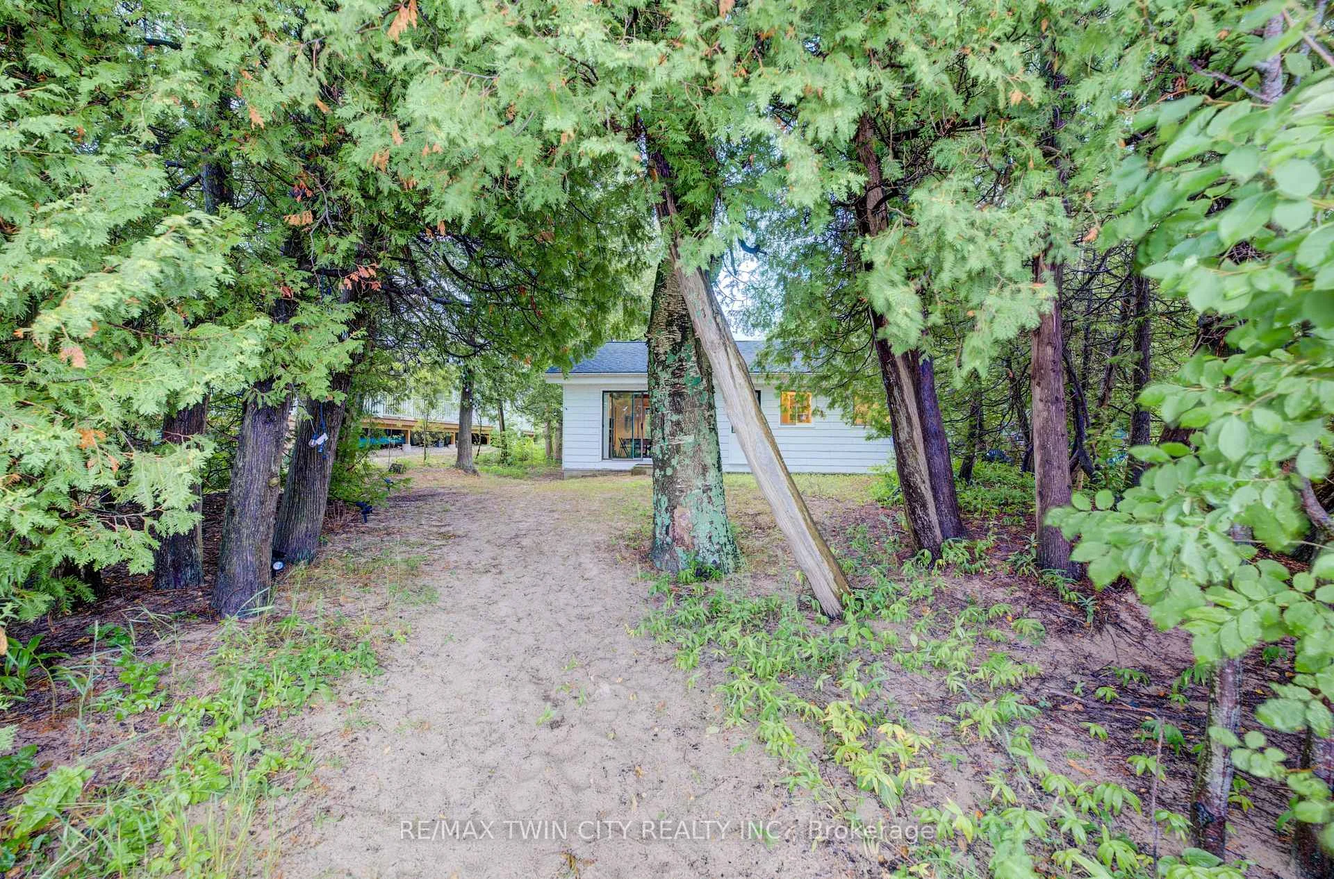 Photo 10 of 757 Victoria Road, Huron-Kinloss — HOMEH