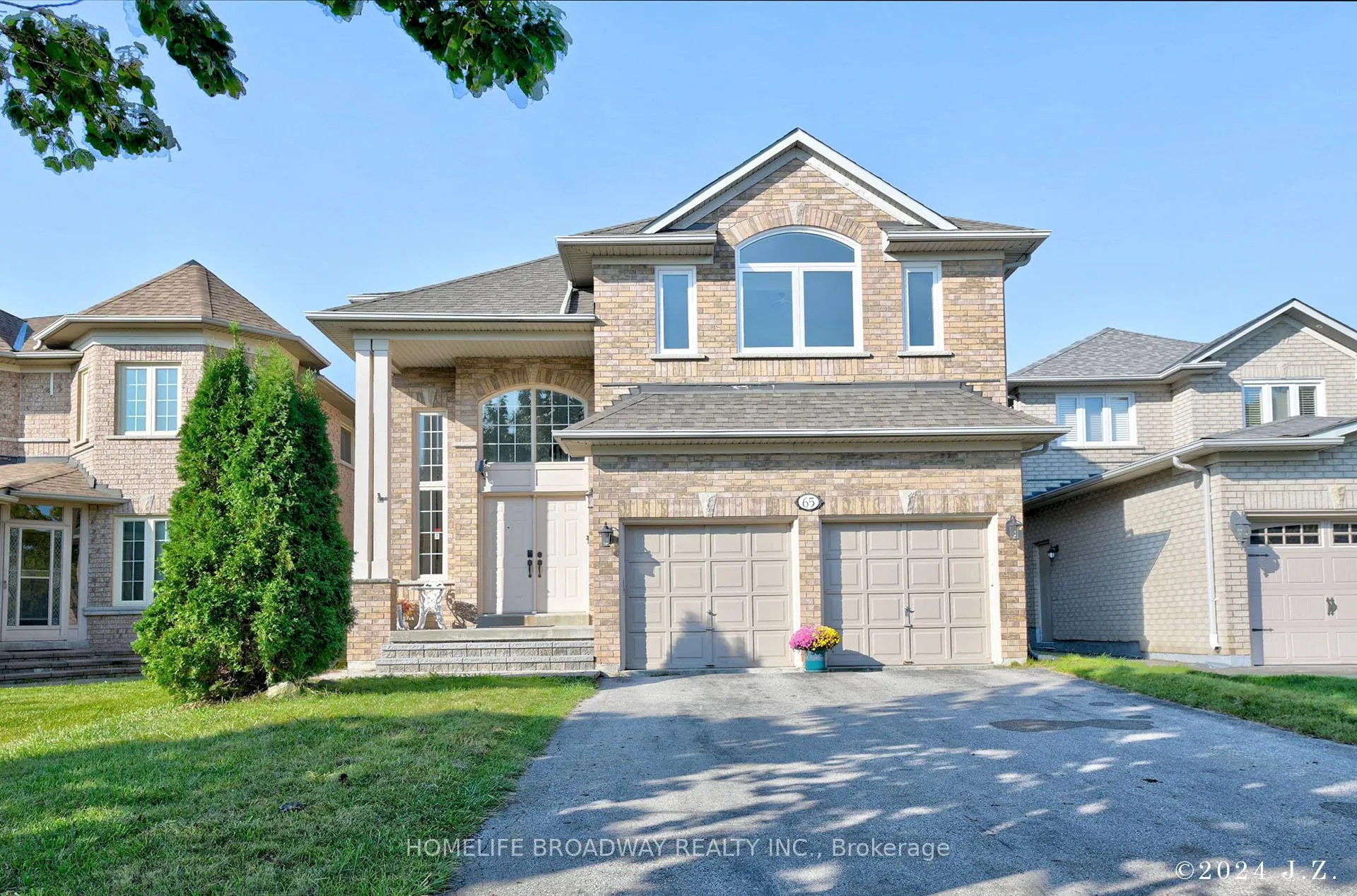 Front of 65 Grandlea Crescent