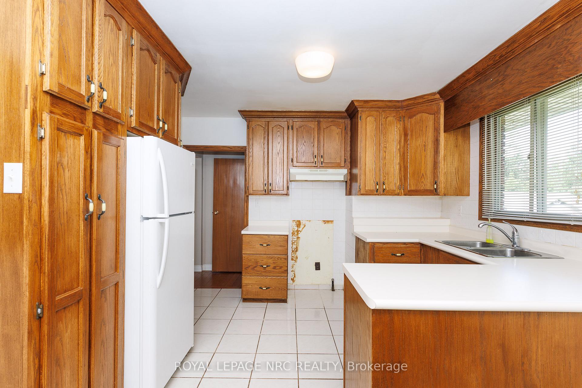 Photo 12 of 409 Broadway Avenue, Welland, Broadway — HOMEH