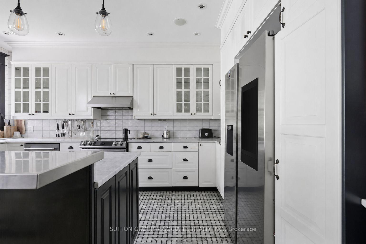 Photo 10 of 33 Albany Avenue, Toronto, The Annex — HOMEH